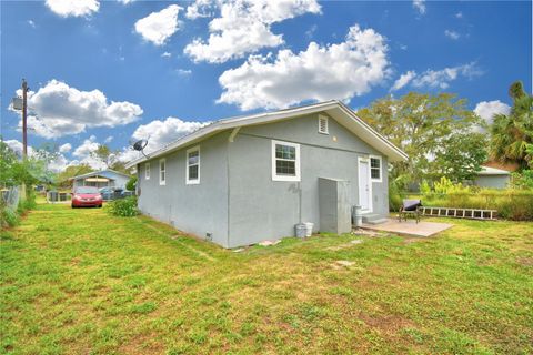 A home in WINTER HAVEN