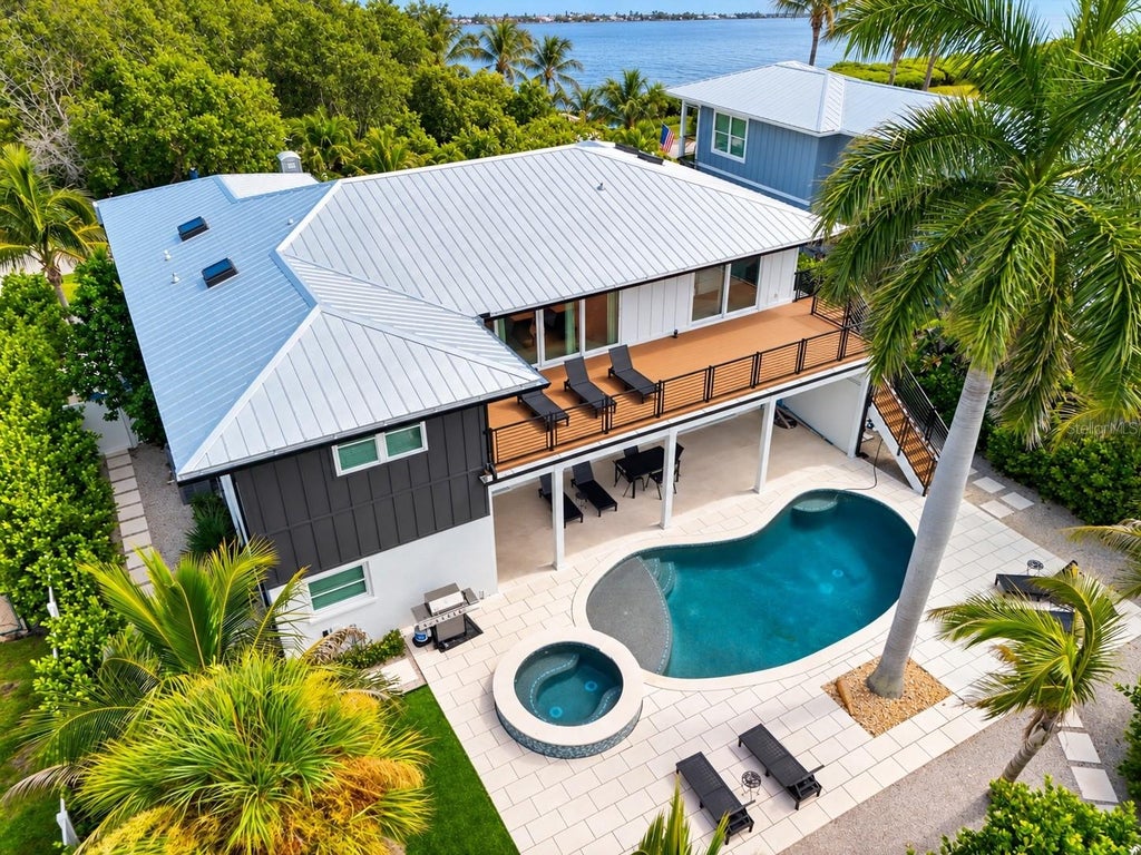 Photo of 405 28th Street, Holmes Beach, FL 34217 (MLS # TB8546242)