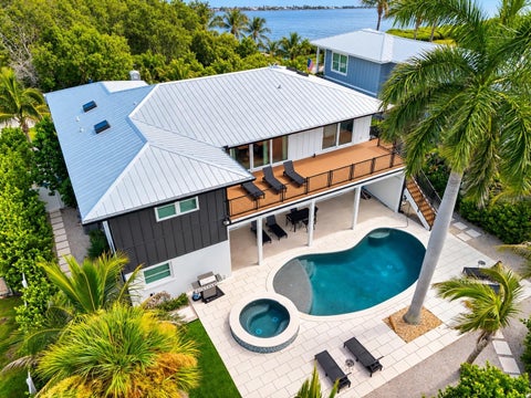 Photo of 405 28th Street, Holmes Beach, FL 34217 (MLS # TB8546242)