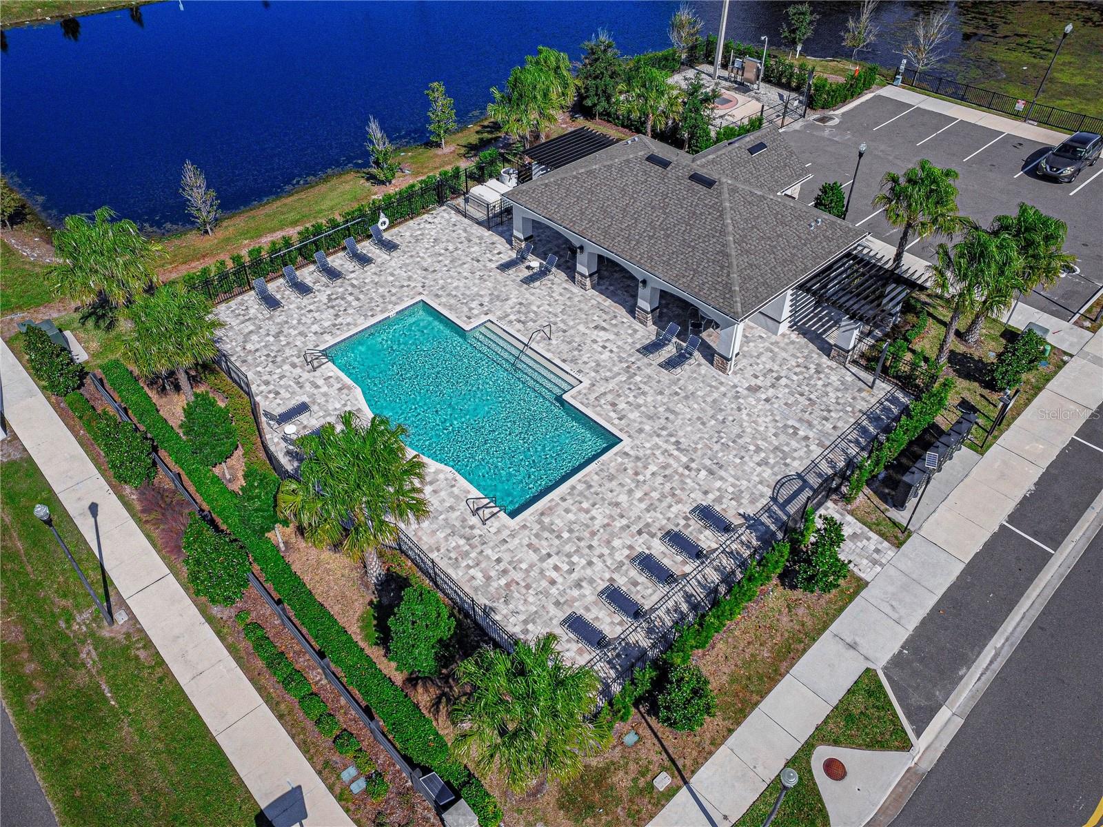 TOWNS AT NARCOOSSEE COMMONS - Residential Lease