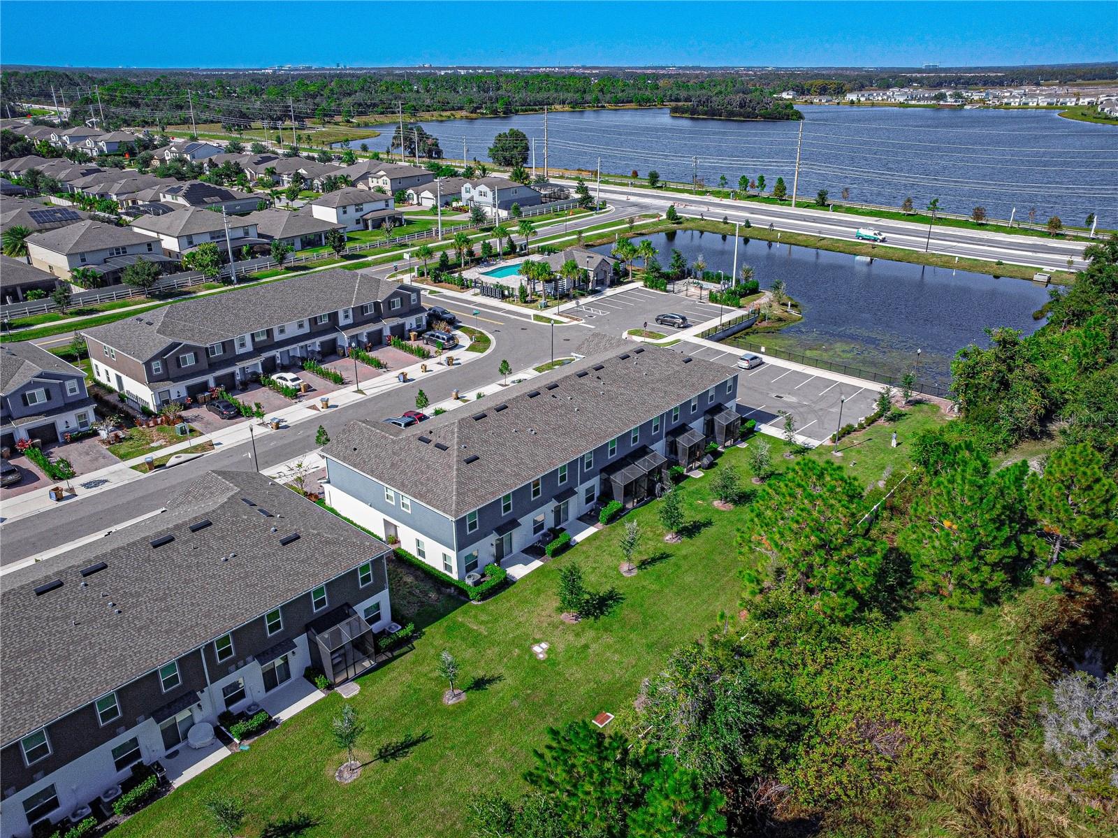 TOWNS AT NARCOOSSEE COMMONS - Residential Lease