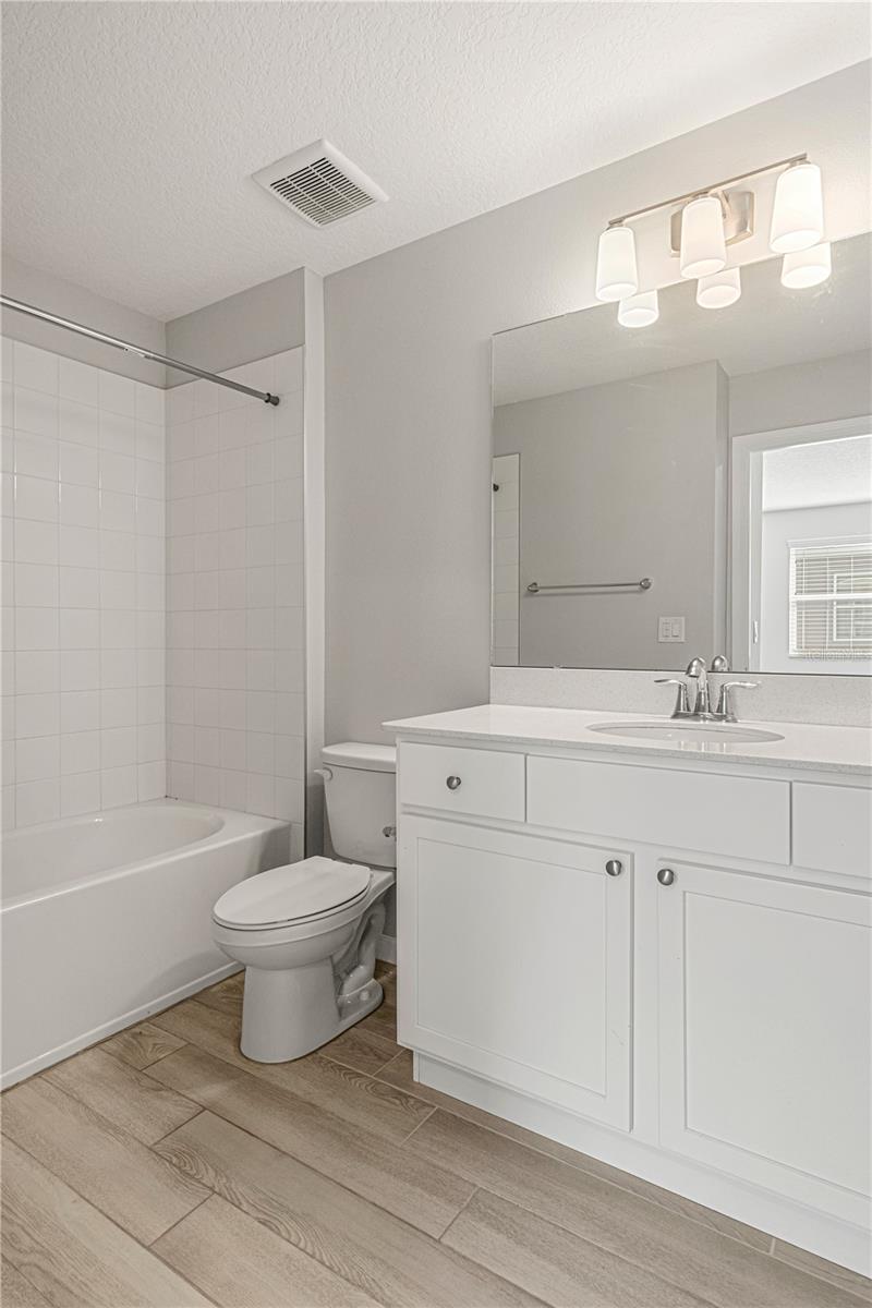 TOWNS AT NARCOOSSEE COMMONS - Residential Lease