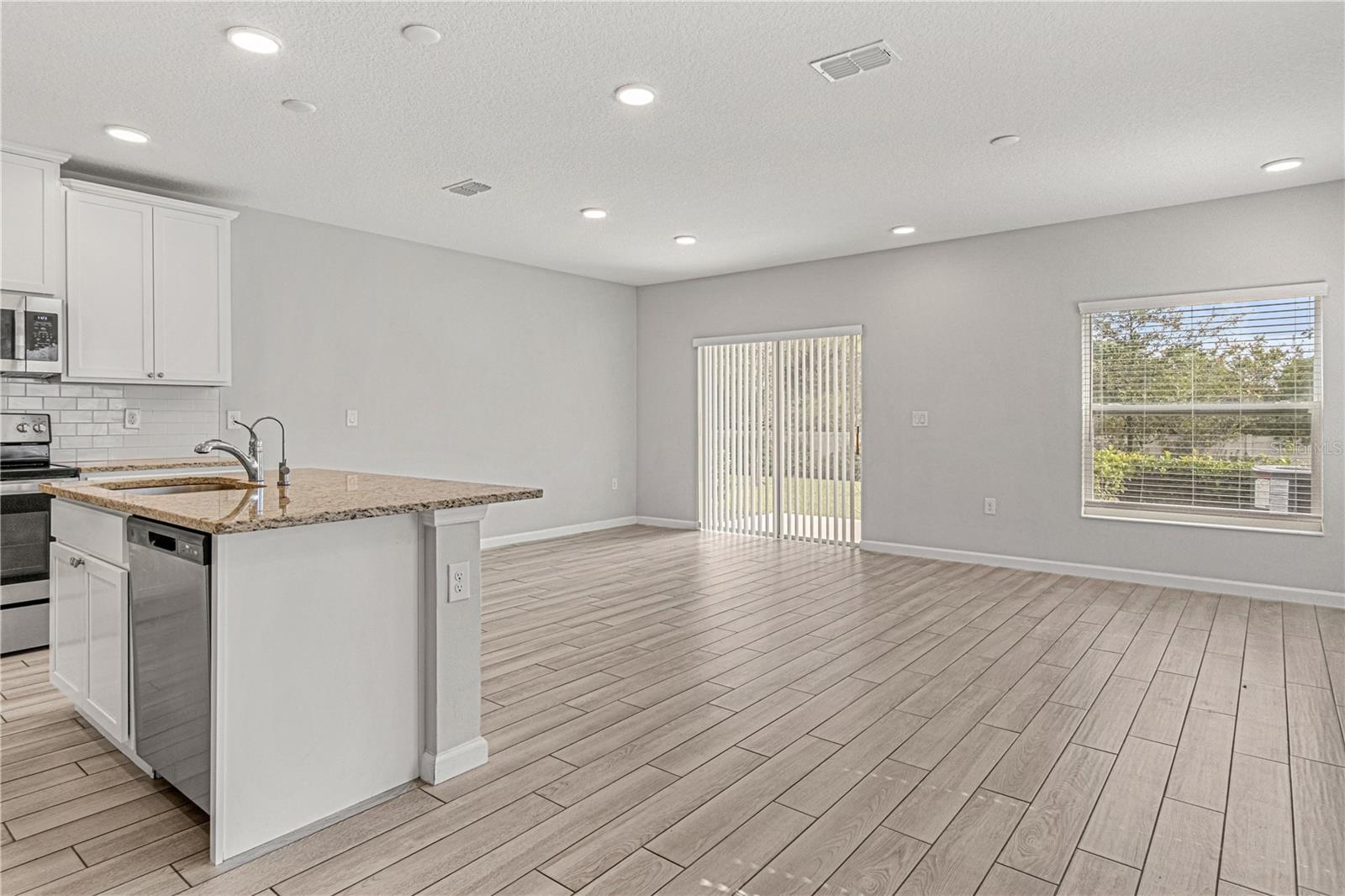 TOWNS AT NARCOOSSEE COMMONS - Residential Lease