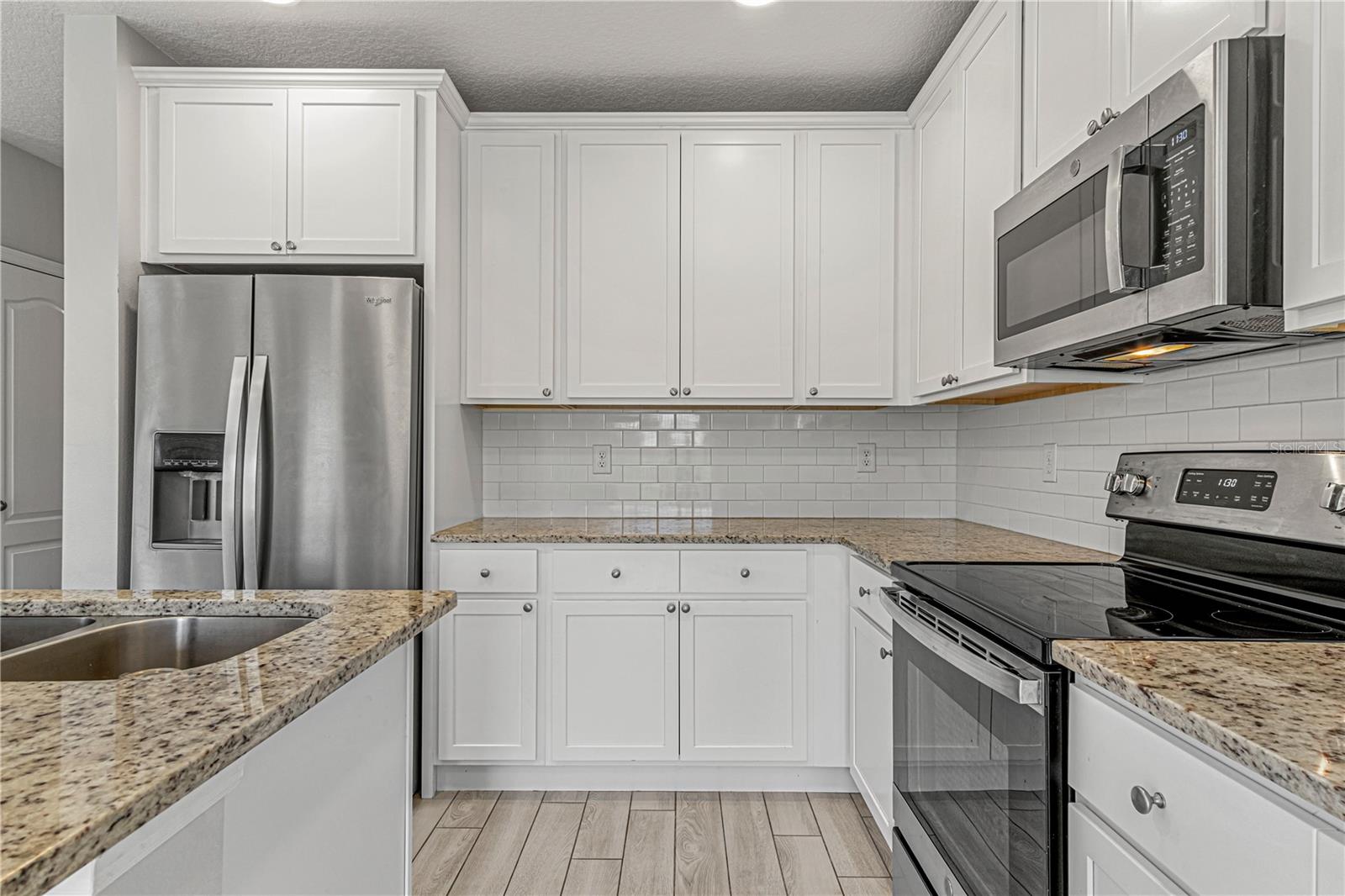 TOWNS AT NARCOOSSEE COMMONS - Residential Lease