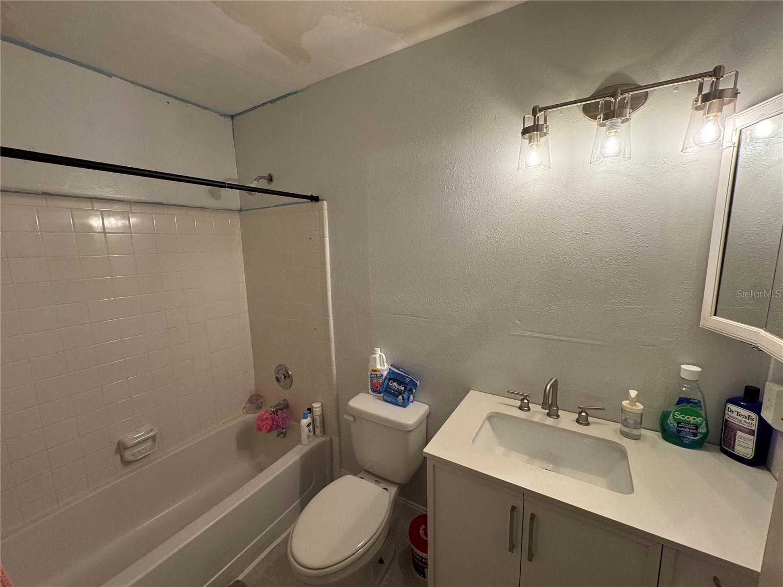 LAKEVIEW CONDO 04 - Residential