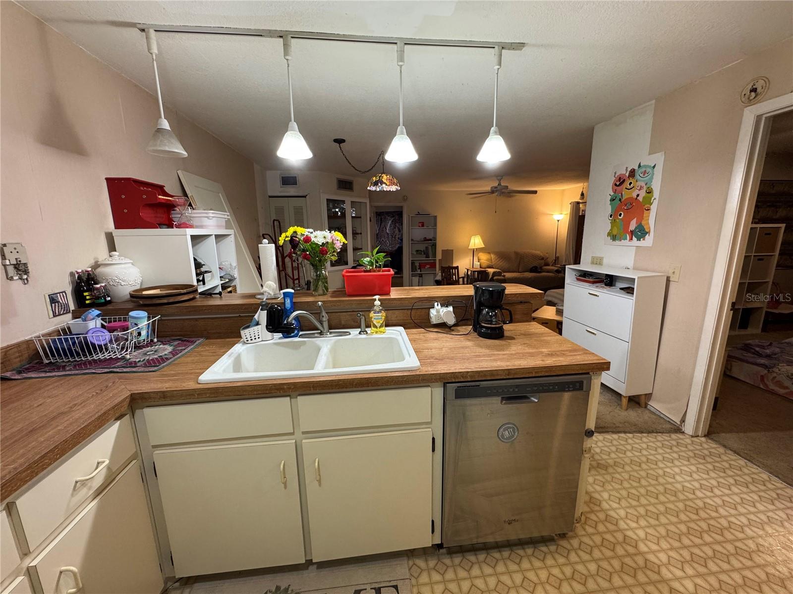 LAKEVIEW CONDO 04 - Residential