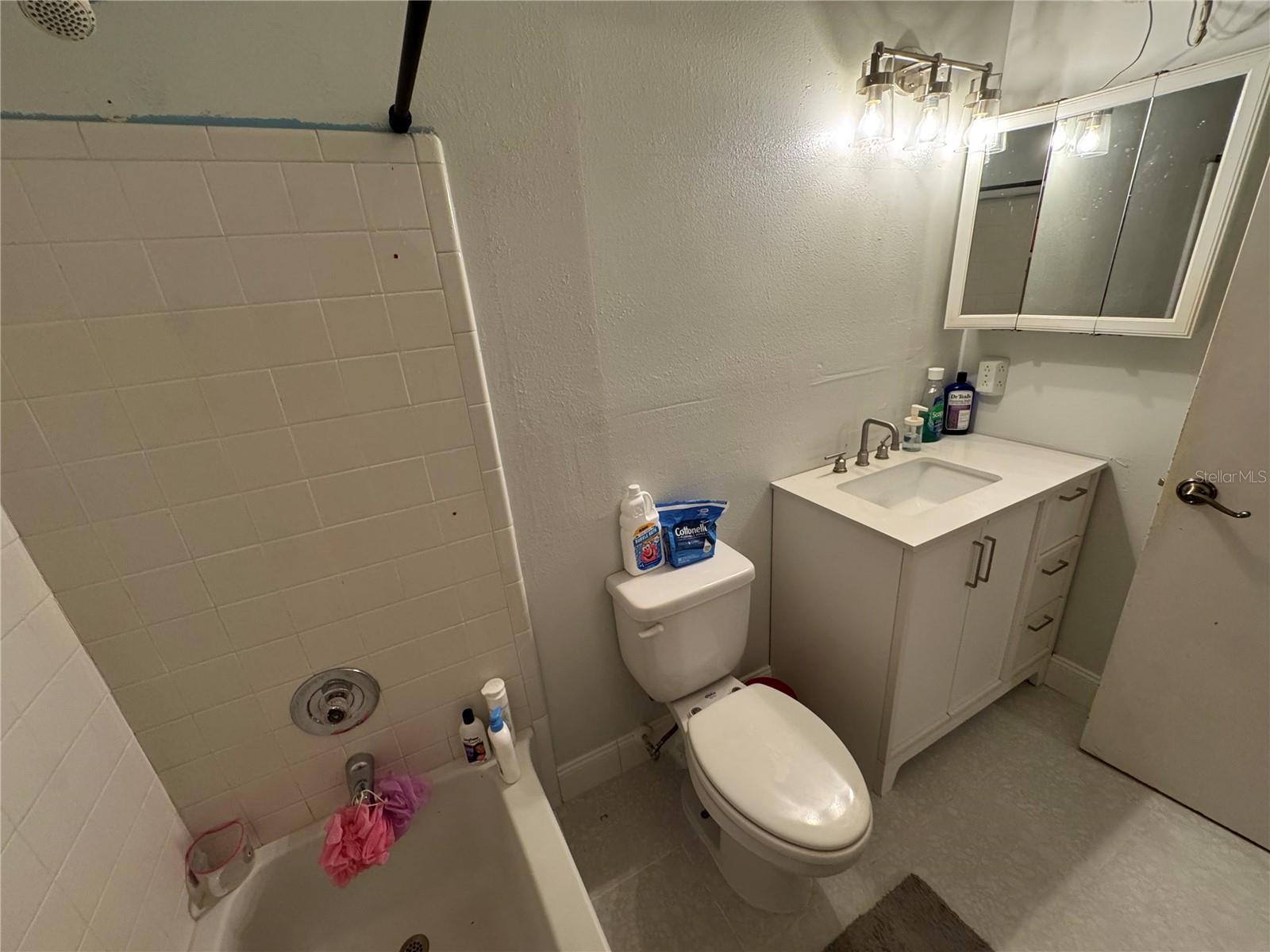 LAKEVIEW CONDO 04 - Residential