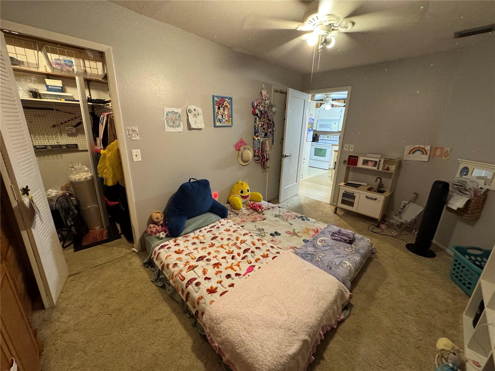 LAKEVIEW CONDO 04 - Residential