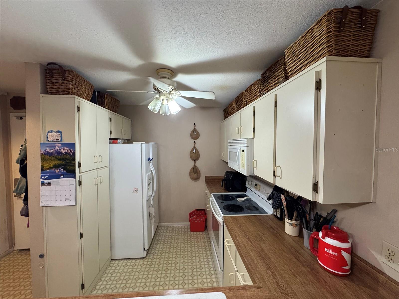 LAKEVIEW CONDO 04 - Residential
