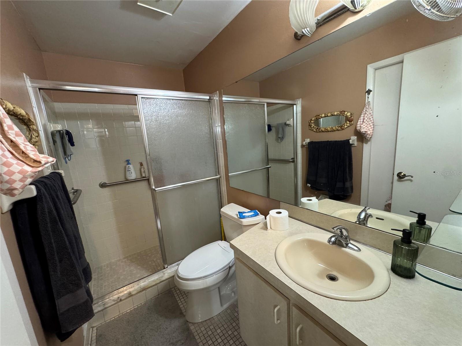 LAKEVIEW CONDO 04 - Residential