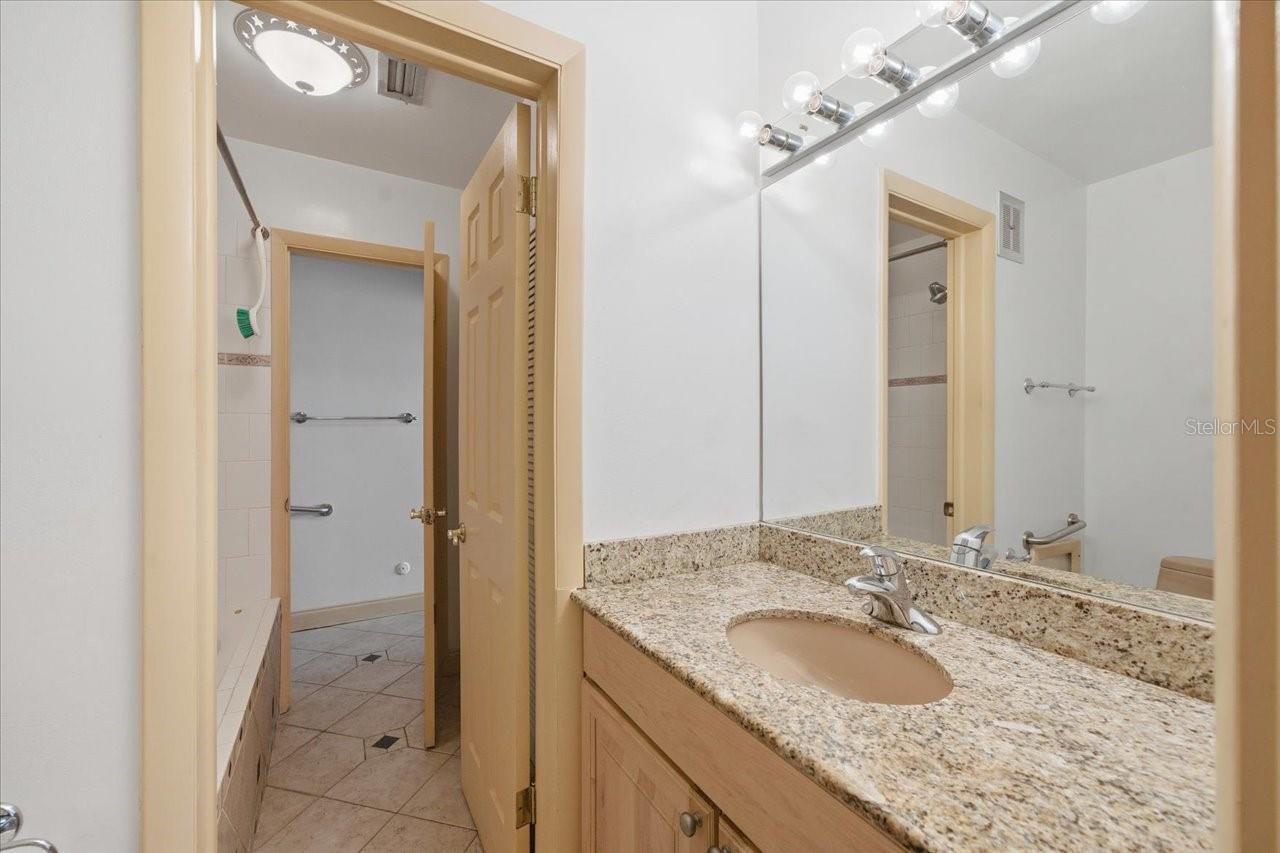 ISLAND VIEW CONDO - Residential