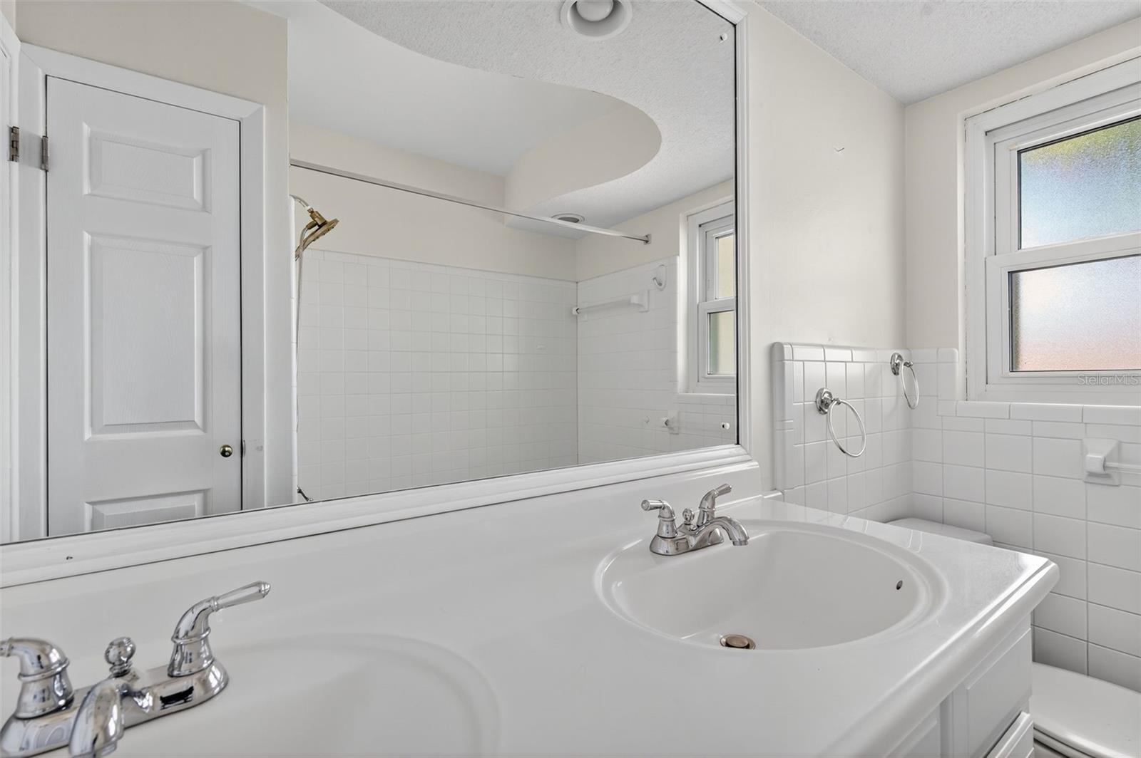 MAXIMO MOORINGS - Residential Lease