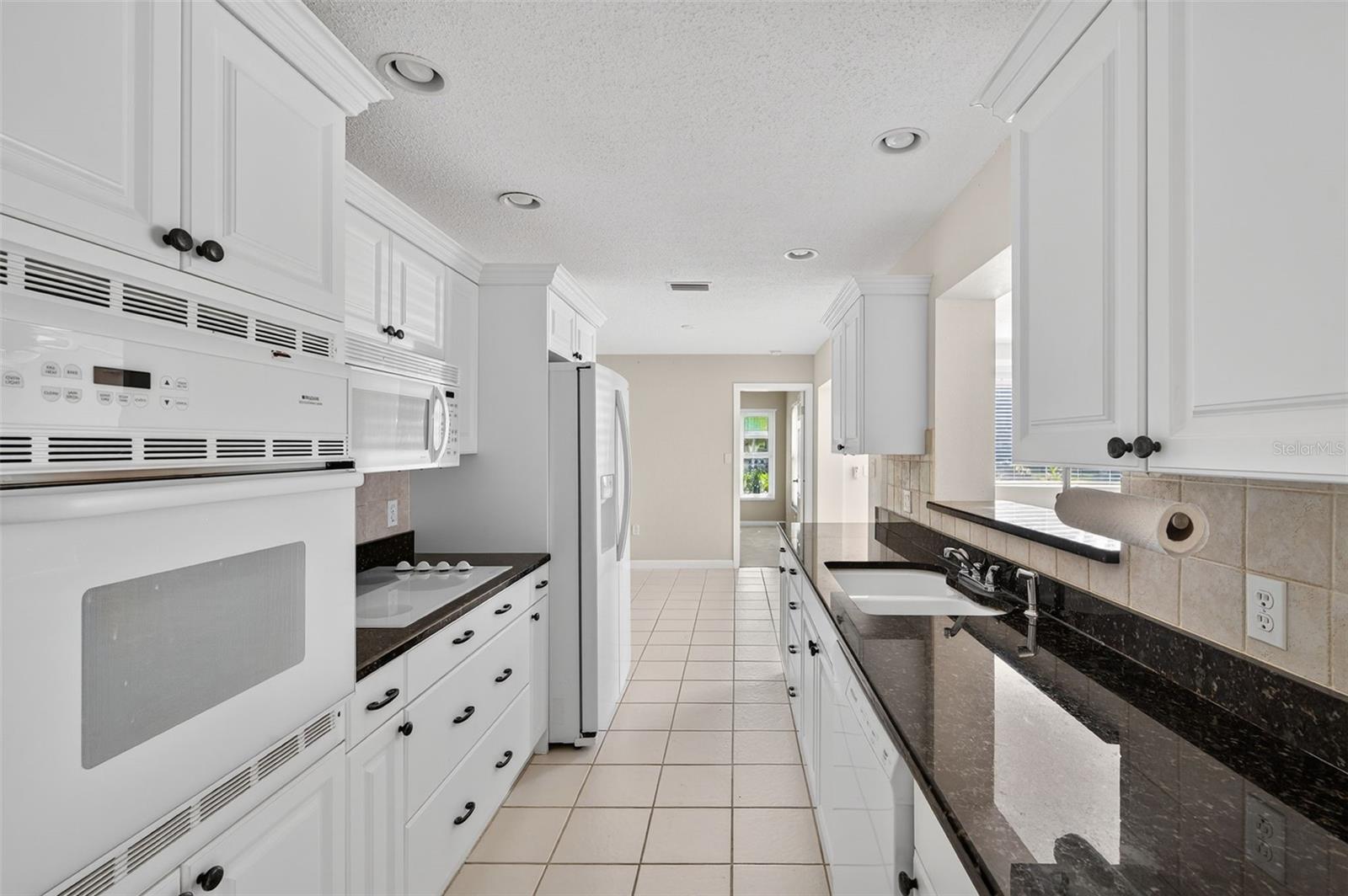 MAXIMO MOORINGS - Residential Lease