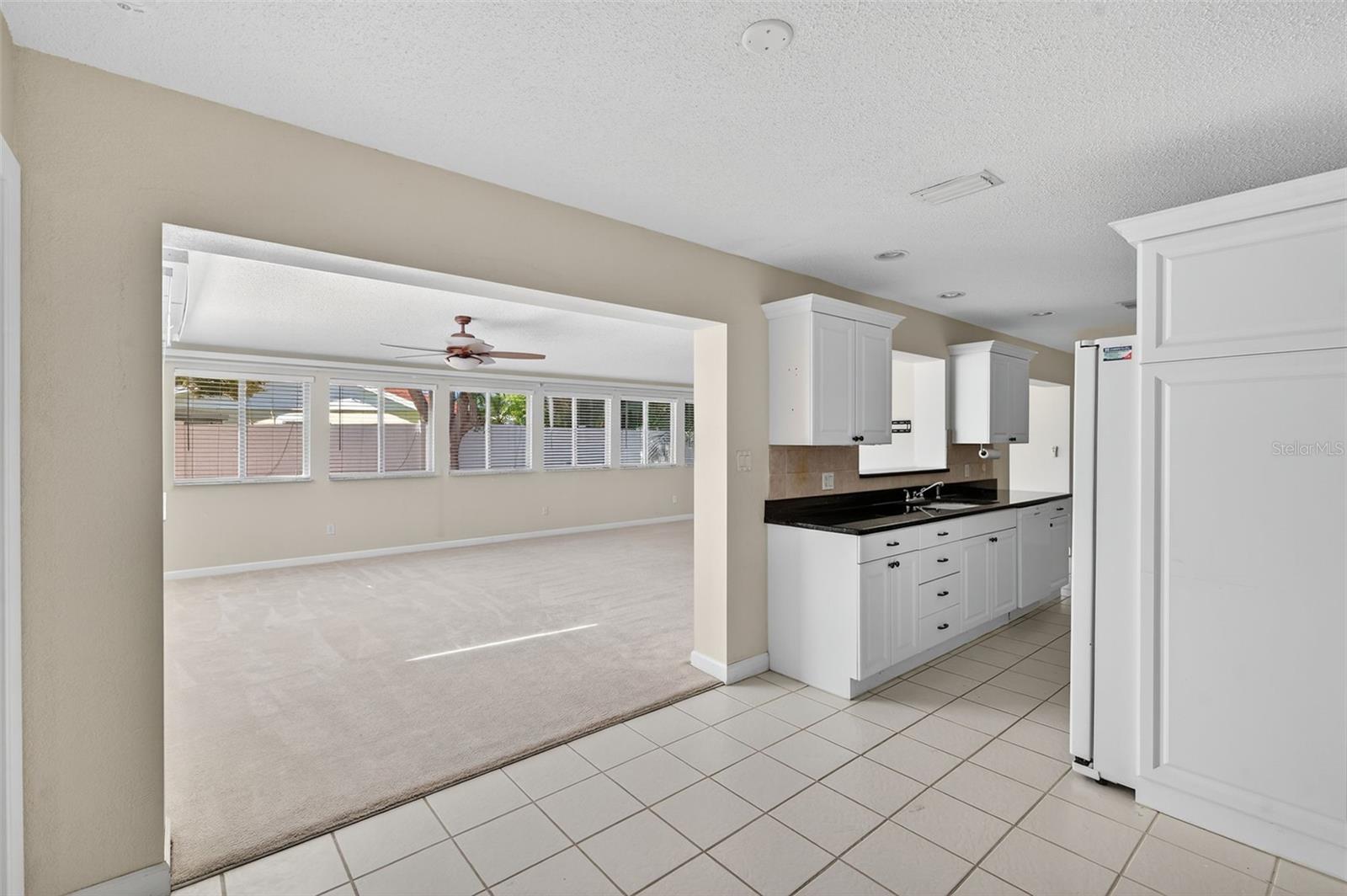 MAXIMO MOORINGS - Residential Lease