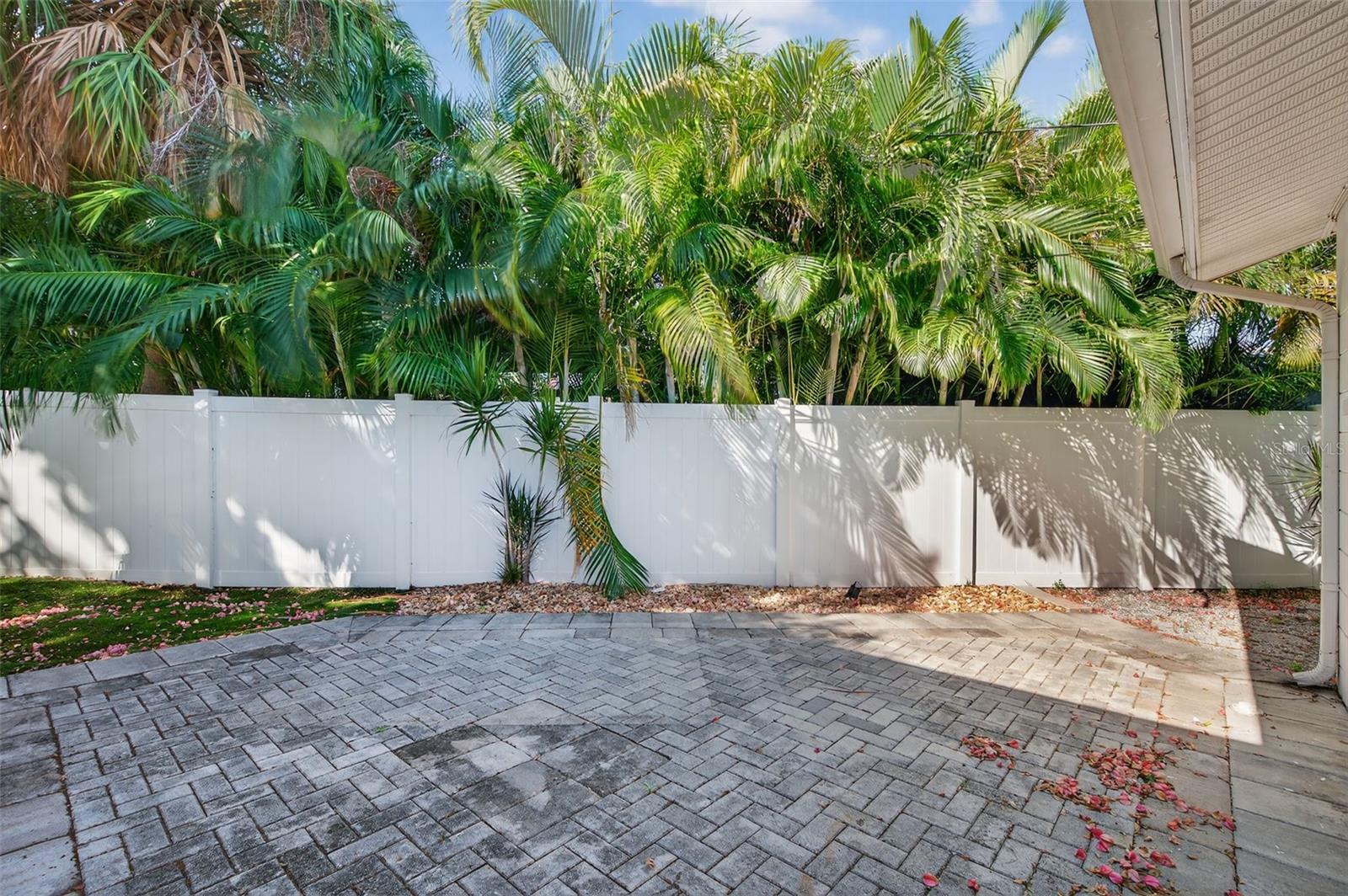 MAXIMO MOORINGS - Residential Lease