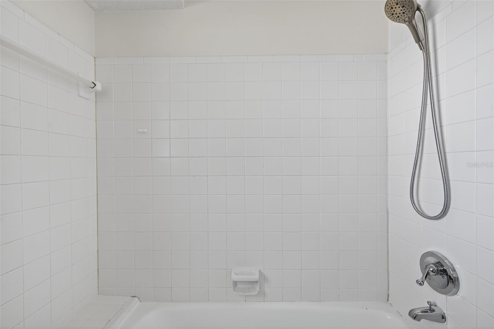 MAXIMO MOORINGS - Residential Lease