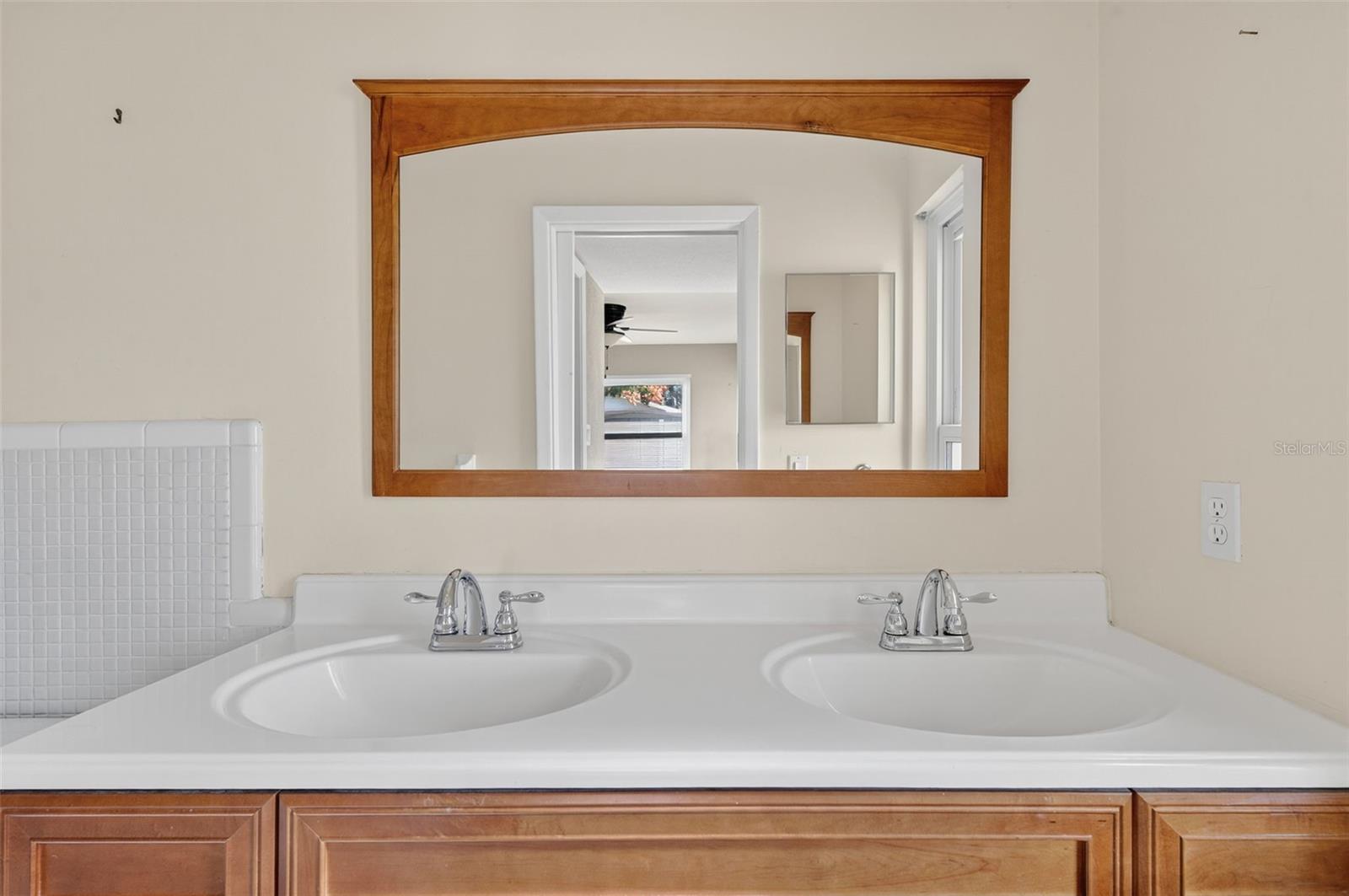 MAXIMO MOORINGS - Residential Lease