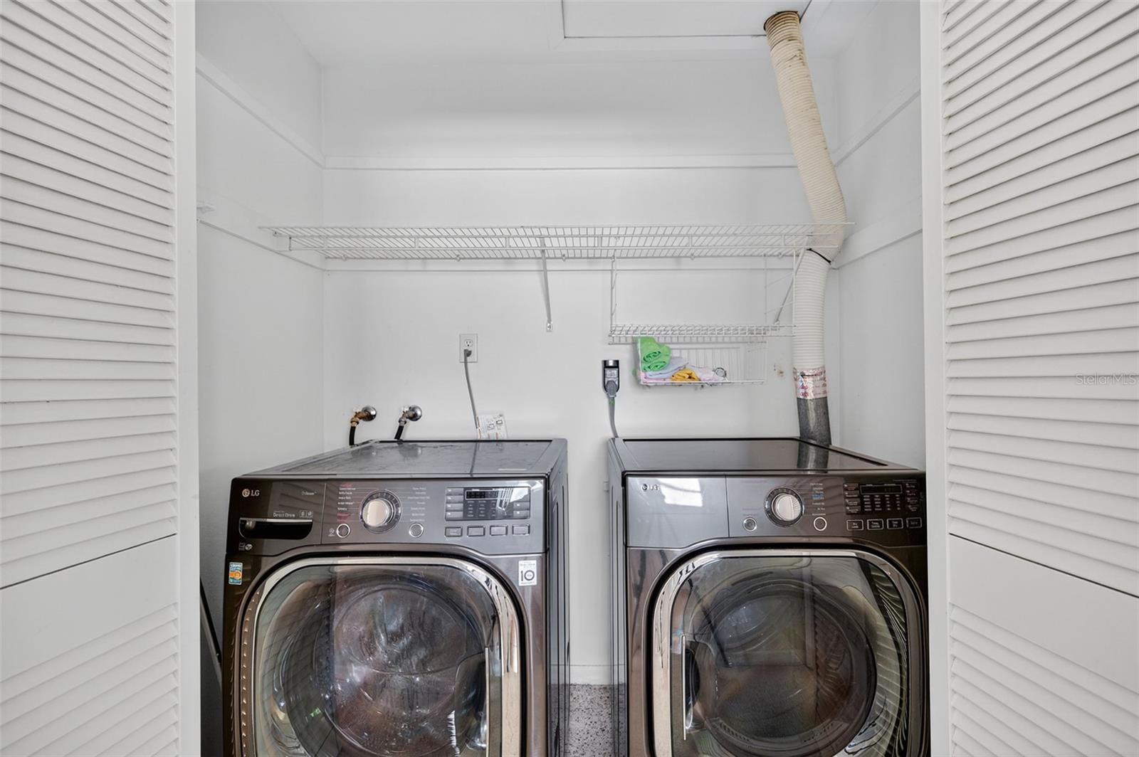 MAXIMO MOORINGS - Residential Lease