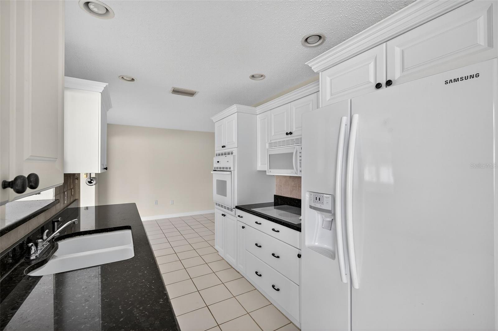 MAXIMO MOORINGS - Residential Lease