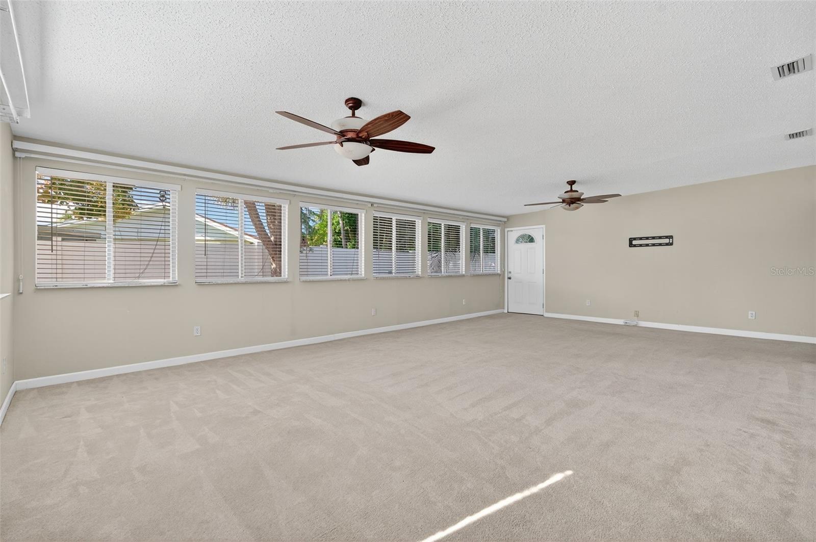 MAXIMO MOORINGS - Residential Lease