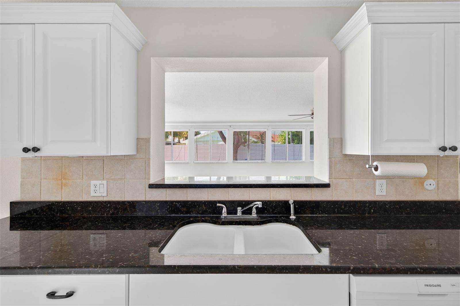 MAXIMO MOORINGS - Residential Lease