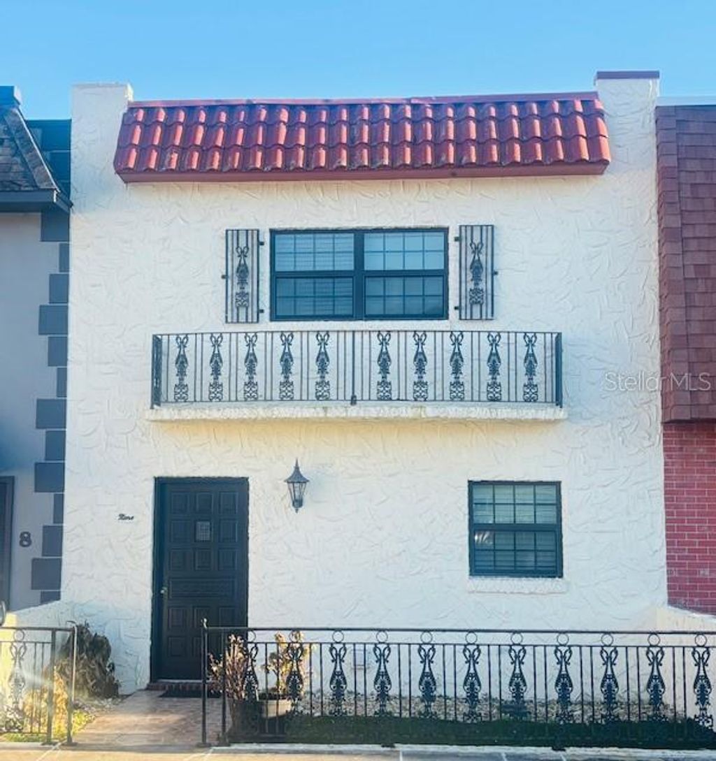 Photo of 625 N Halifax Avenue #9, Daytona Beach, FL 32118 (MLS # O6381042)