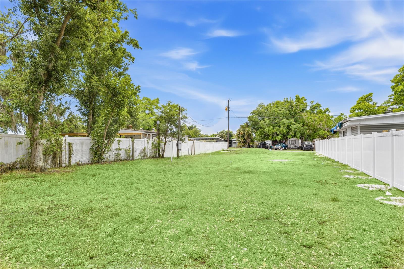 HOLLYWOOD GARDENS - Land