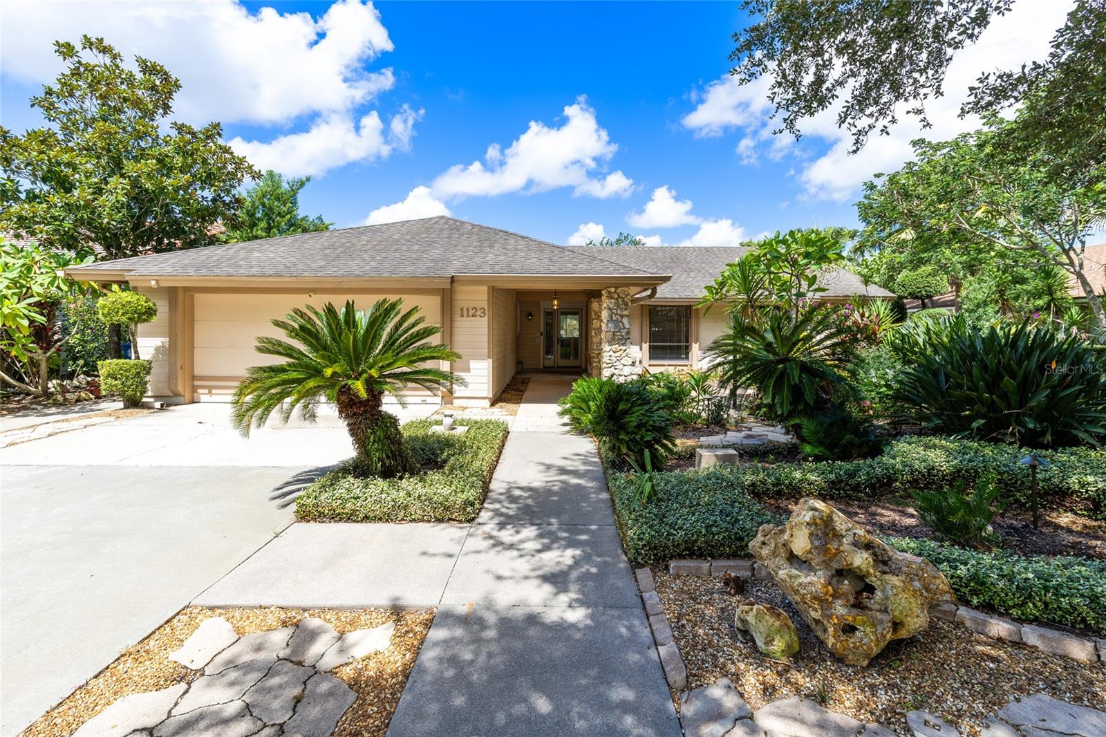 1123 FAIRWAY DRIVE