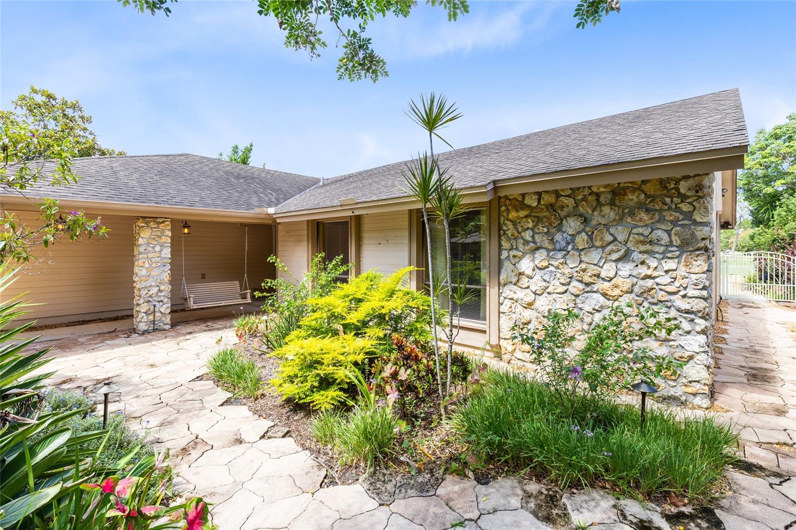 1123 FAIRWAY DRIVE