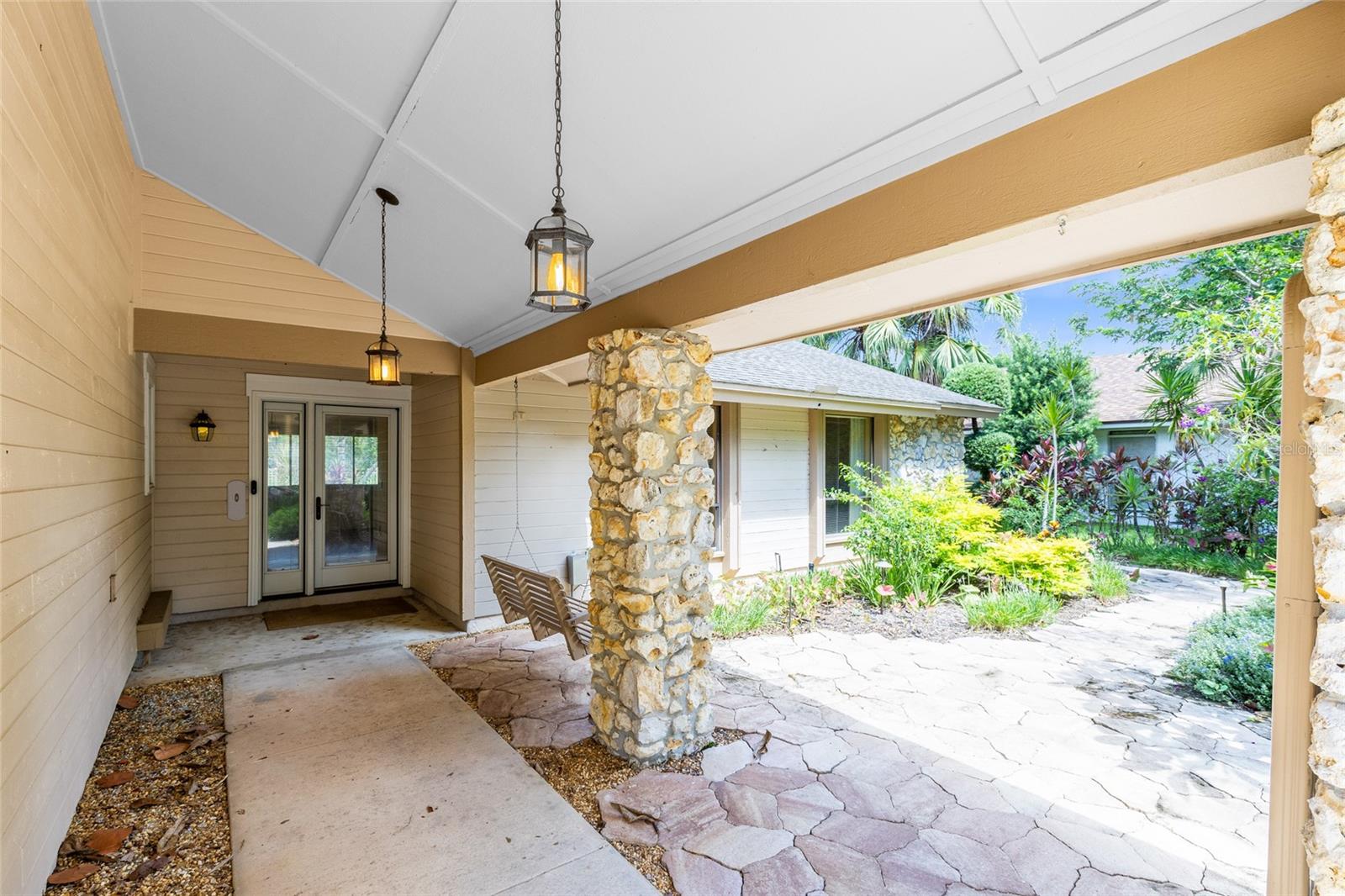 1123 FAIRWAY DRIVE