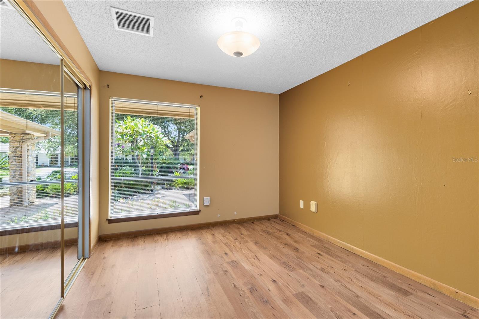 1123 FAIRWAY DRIVE