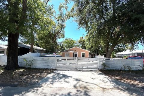 8516 N DIXON AVENUE TAMPA FL 33604