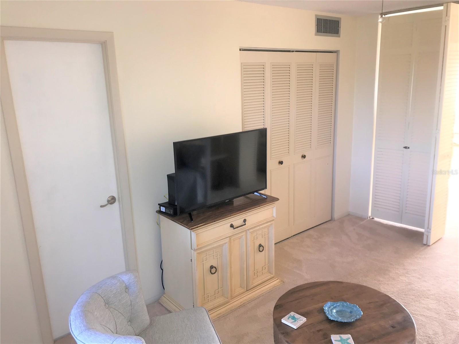 IRONWOOD EIGHTH CONDO OR676/623 - Residential Lease