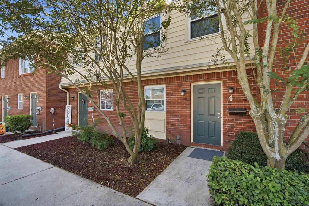 Photo of 1920 E Edgewood Drive #E4, Lakeland, FL 33803 (MLS # L4965749)
