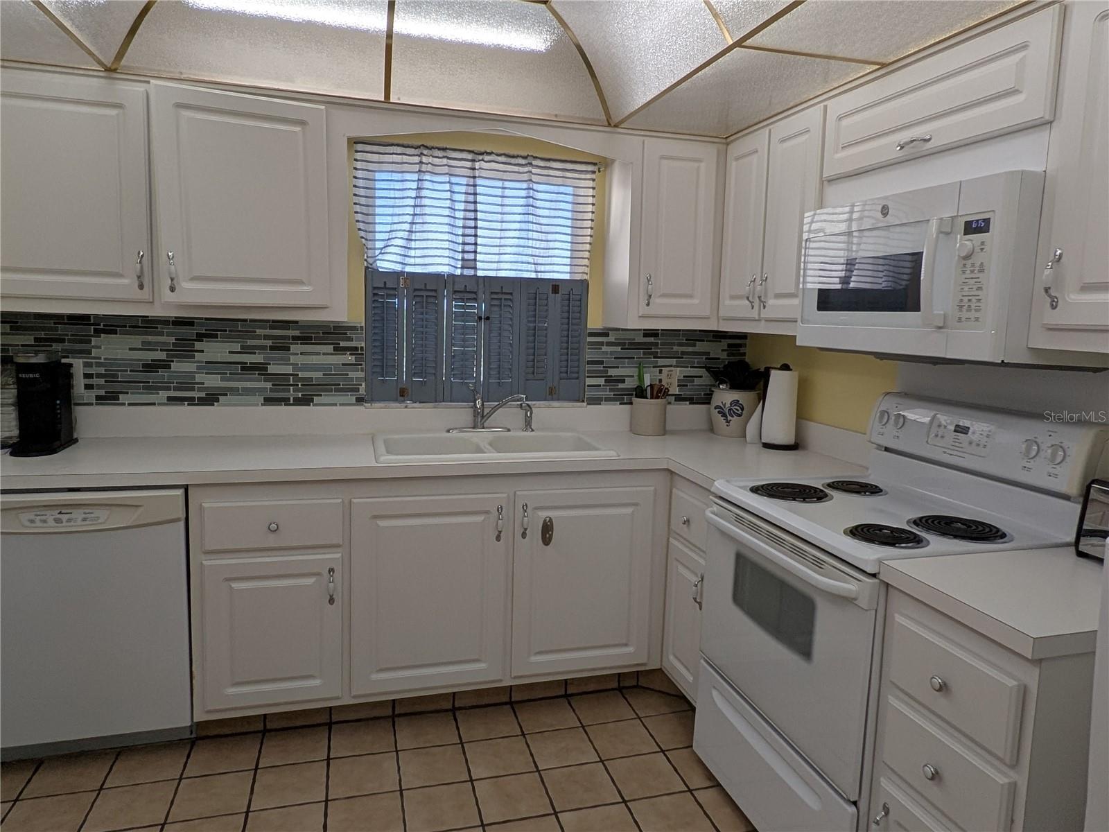 HERITAGE HOUSE THE CONDO - Residential Lease