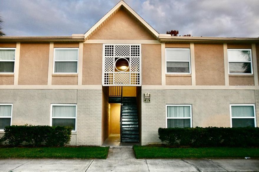 Excellent Location, First Floor 2 bedroom 2 bath in desirable Hawthorne Village. All Tile, will be recently paint, Washer and Dryer included, Close to Orlando International Airport, Florida Mall, Sea World, International Drive, Universal Studios and Turnpike. Many amenities to enjoy, 2 Community Pools, Clubhouse, Fitness Center, Tennis Courts, Basketball court, Playgrounds, Picnic and BBQ areas.