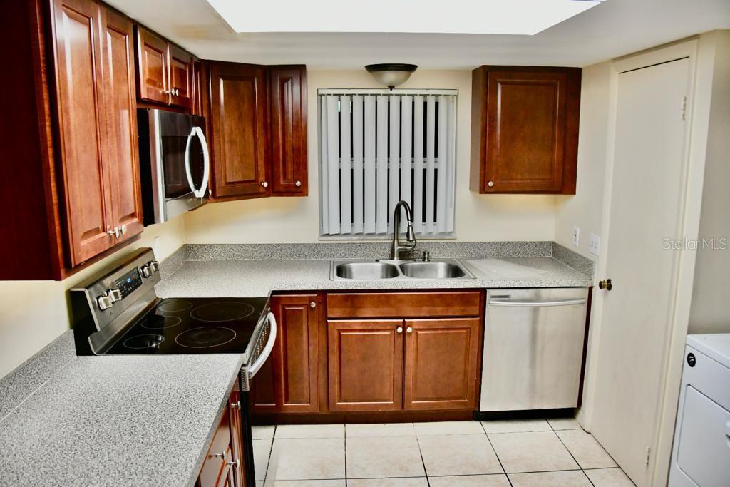 HAWTHORNE VILLAGE - Residential Lease