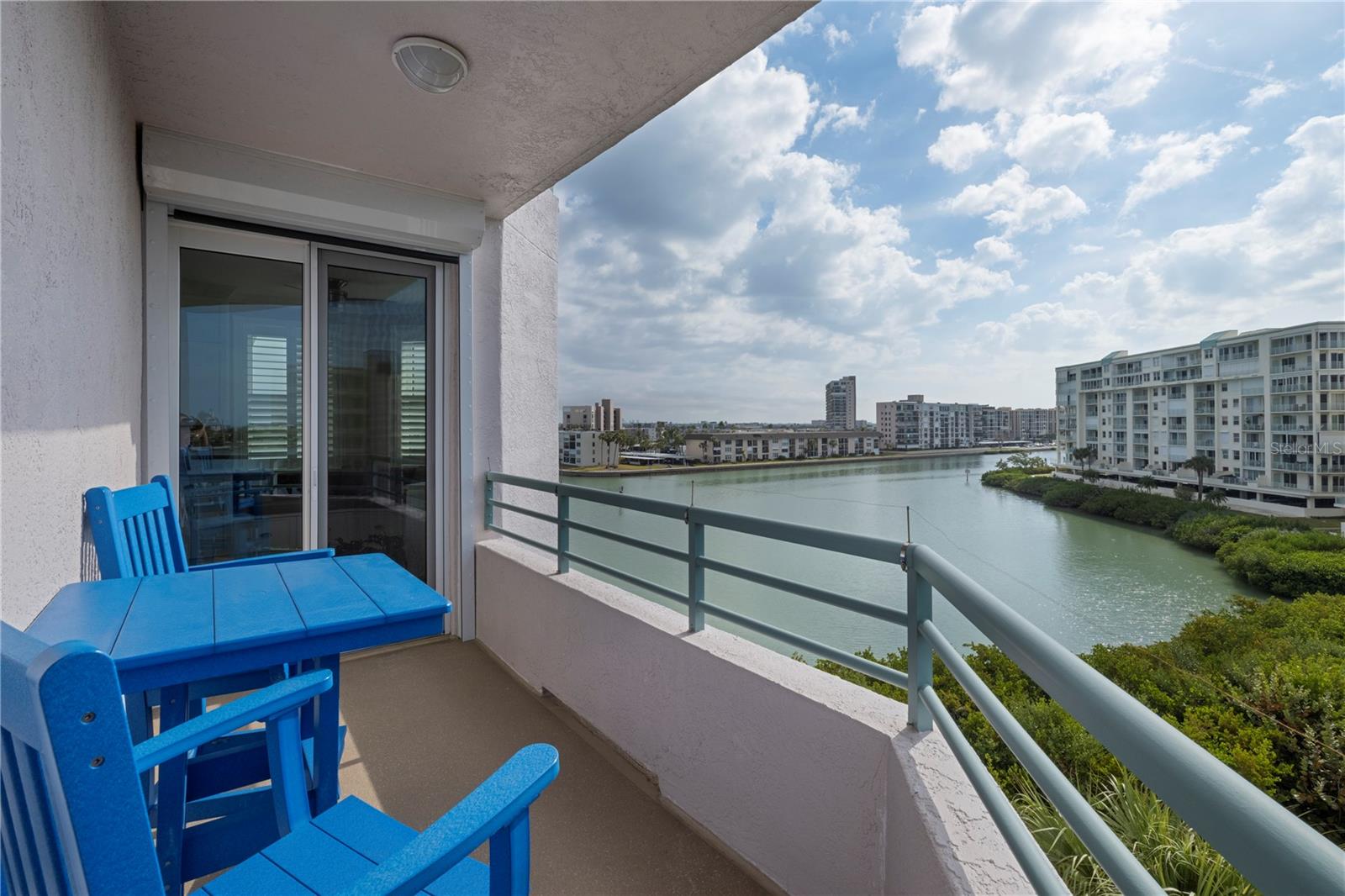 CORAL POINTE - Residential