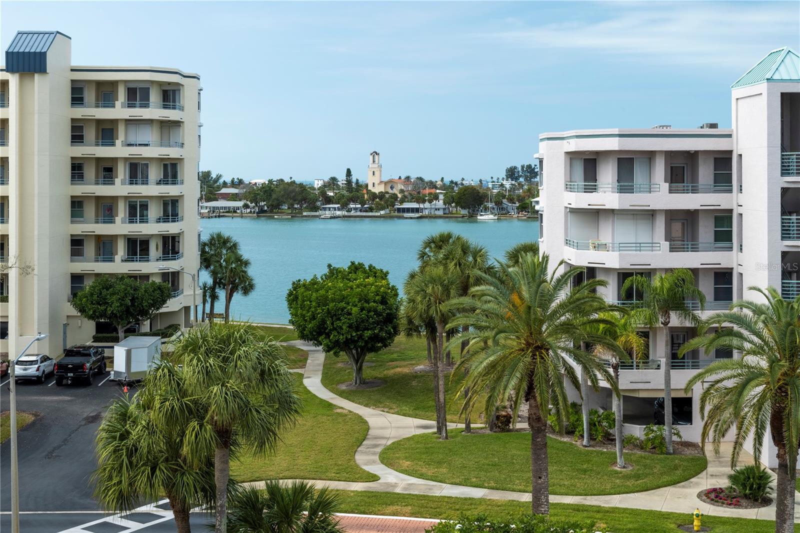 CORAL POINTE - Residential