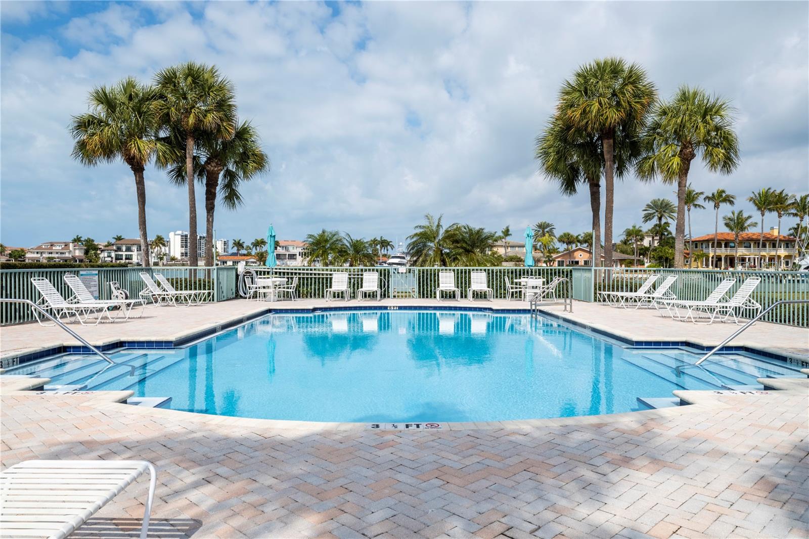 CORAL POINTE - Residential