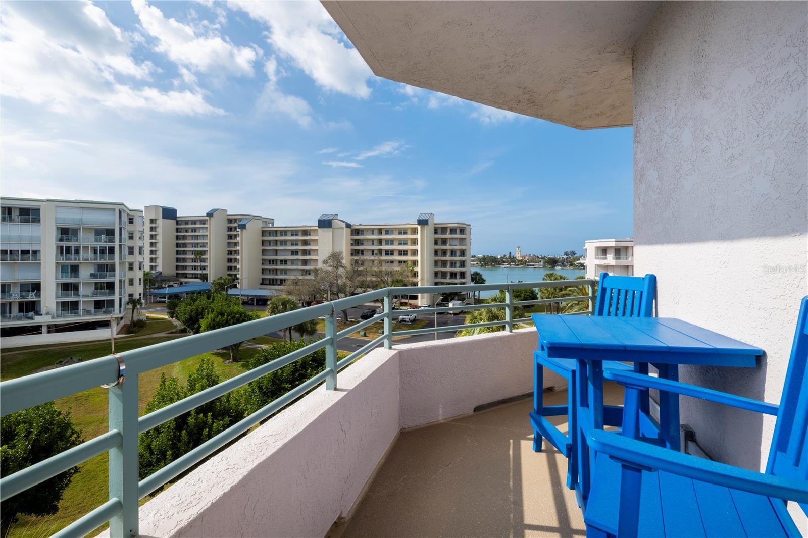 CORAL POINTE - Residential