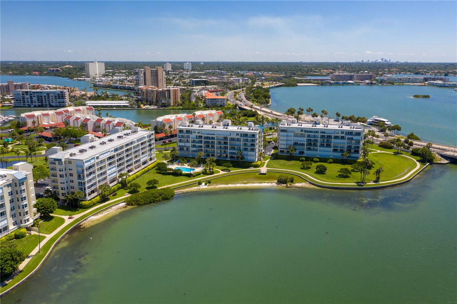 CORAL POINTE - Residential