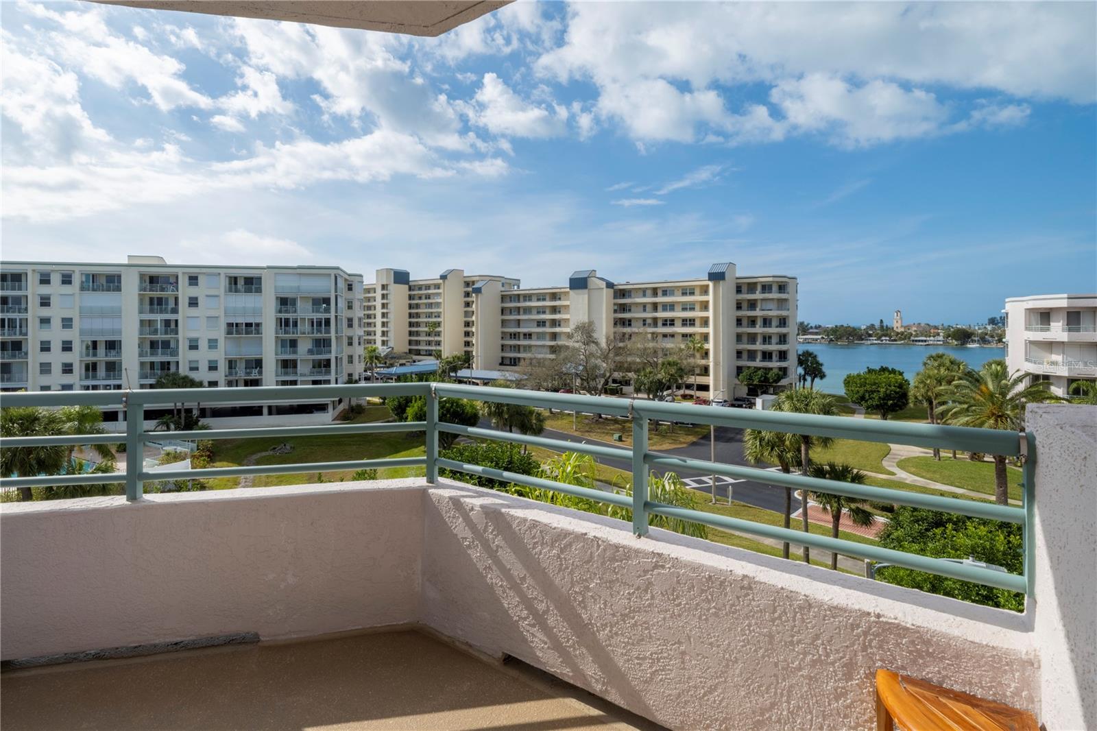 CORAL POINTE - Residential