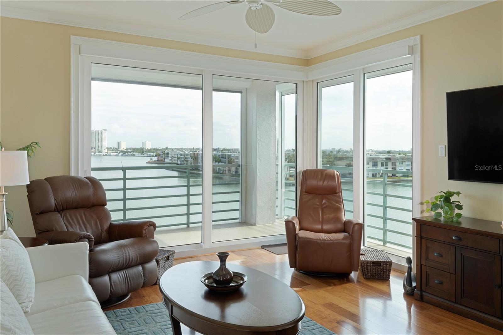 CORAL POINTE - Residential