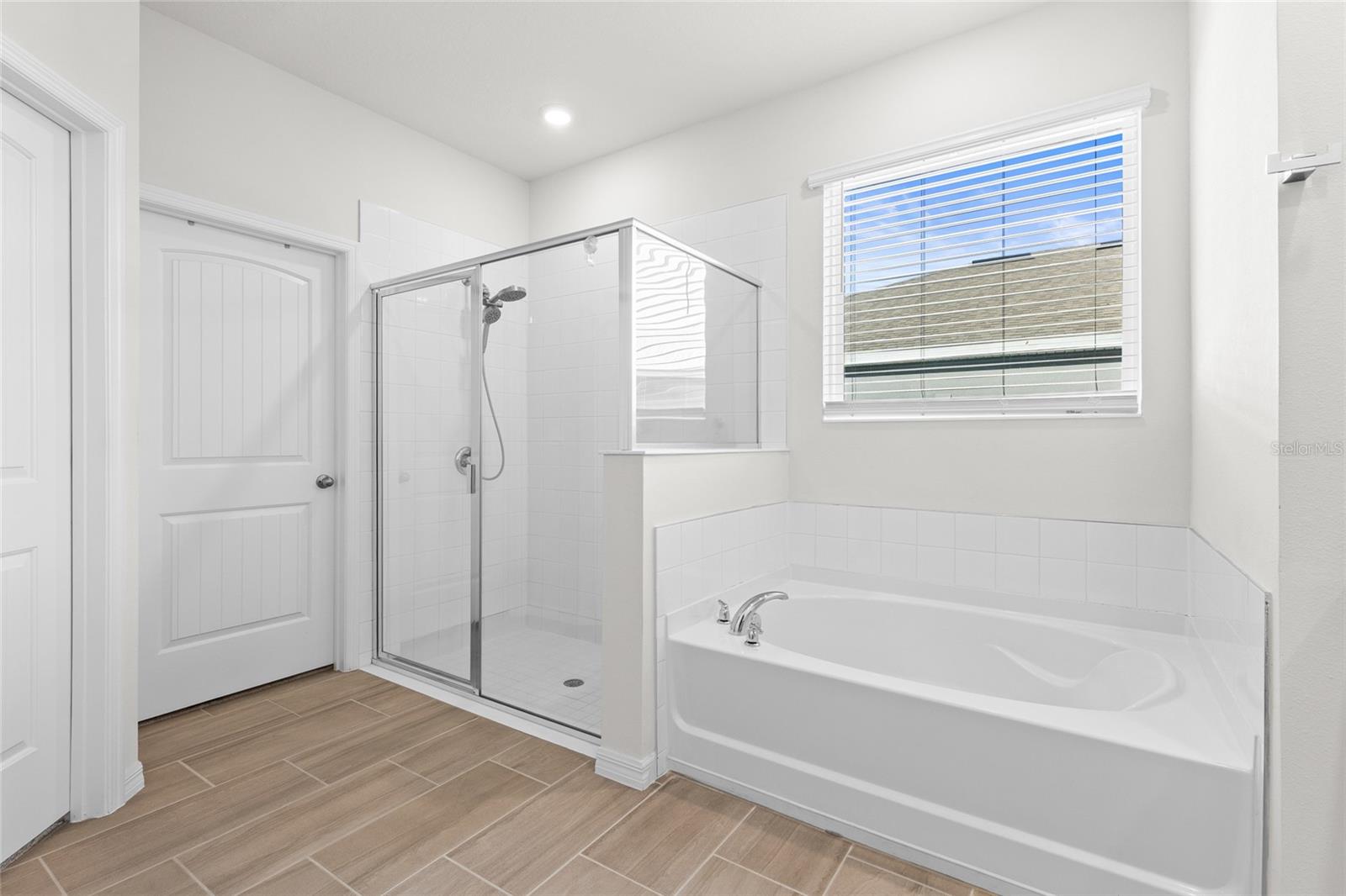 VICTORIA OAKS PH D - Residential