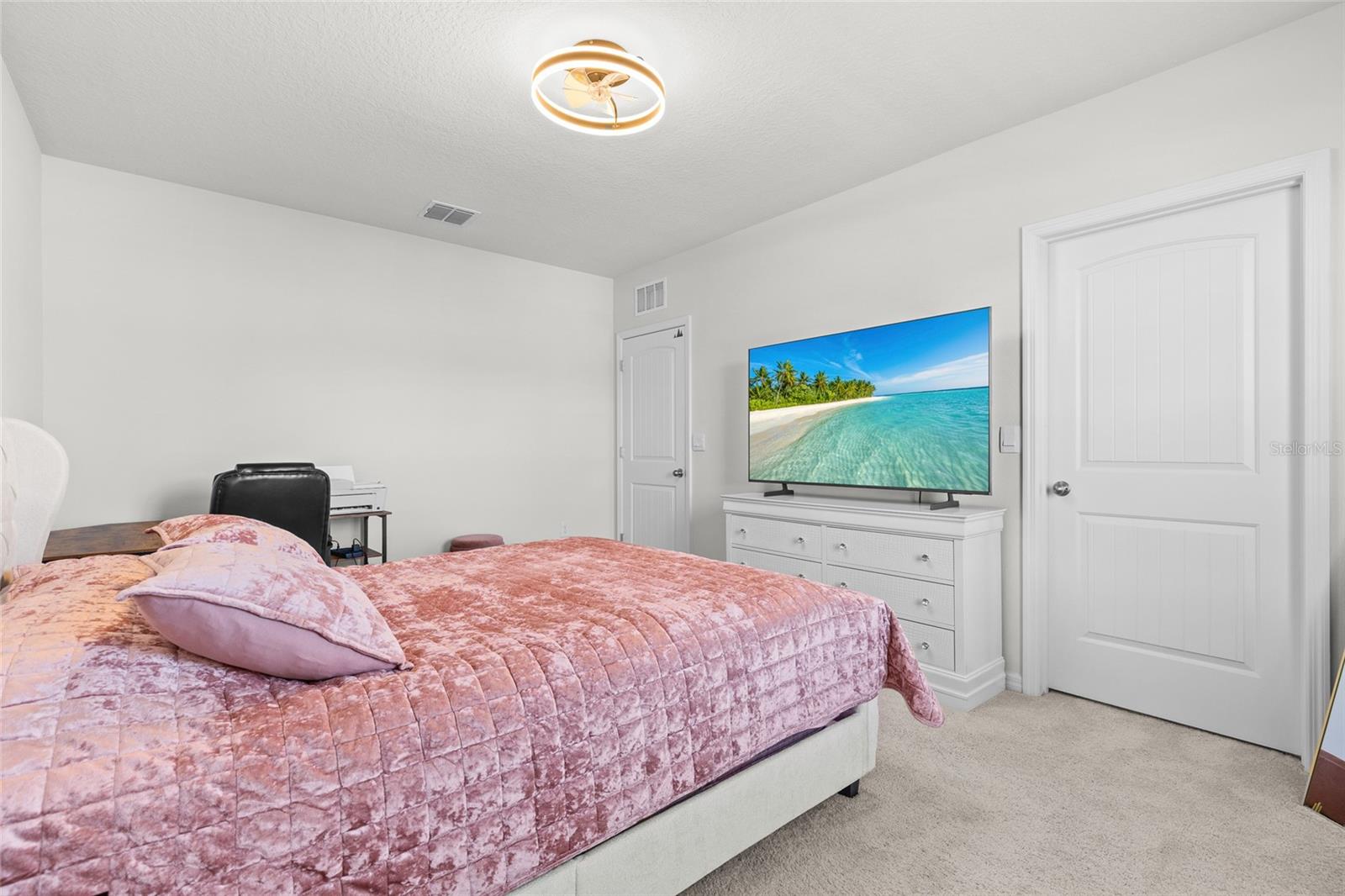 VICTORIA OAKS PH D - Residential