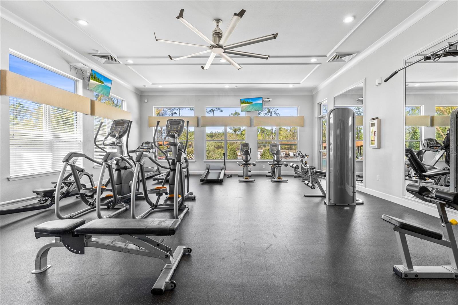 VICTORIA OAKS PH D - Residential