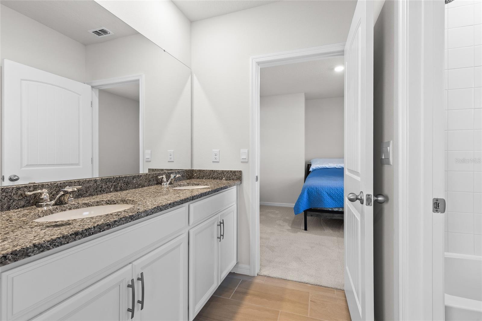 VICTORIA OAKS PH D - Residential