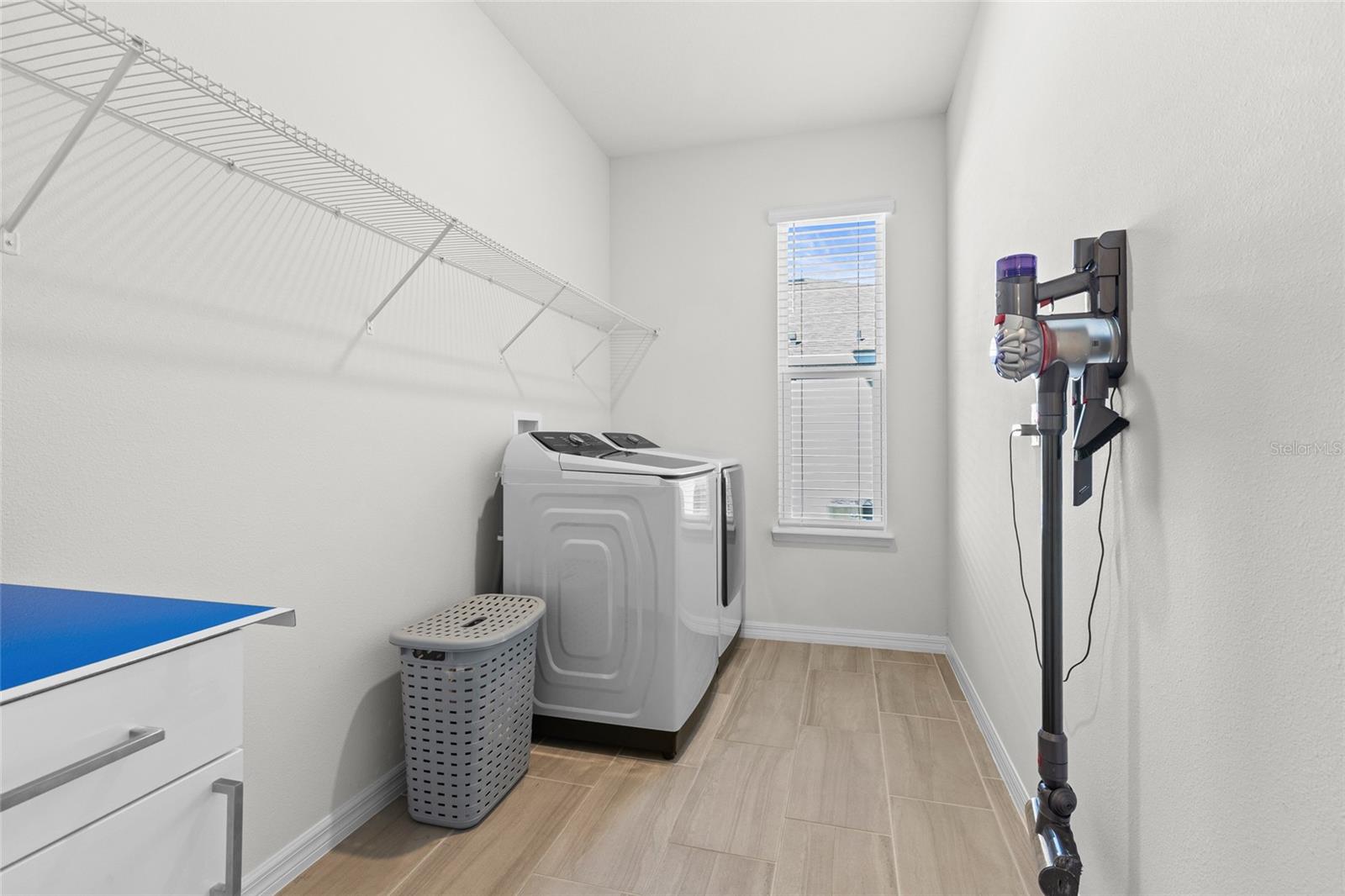 VICTORIA OAKS PH D - Residential