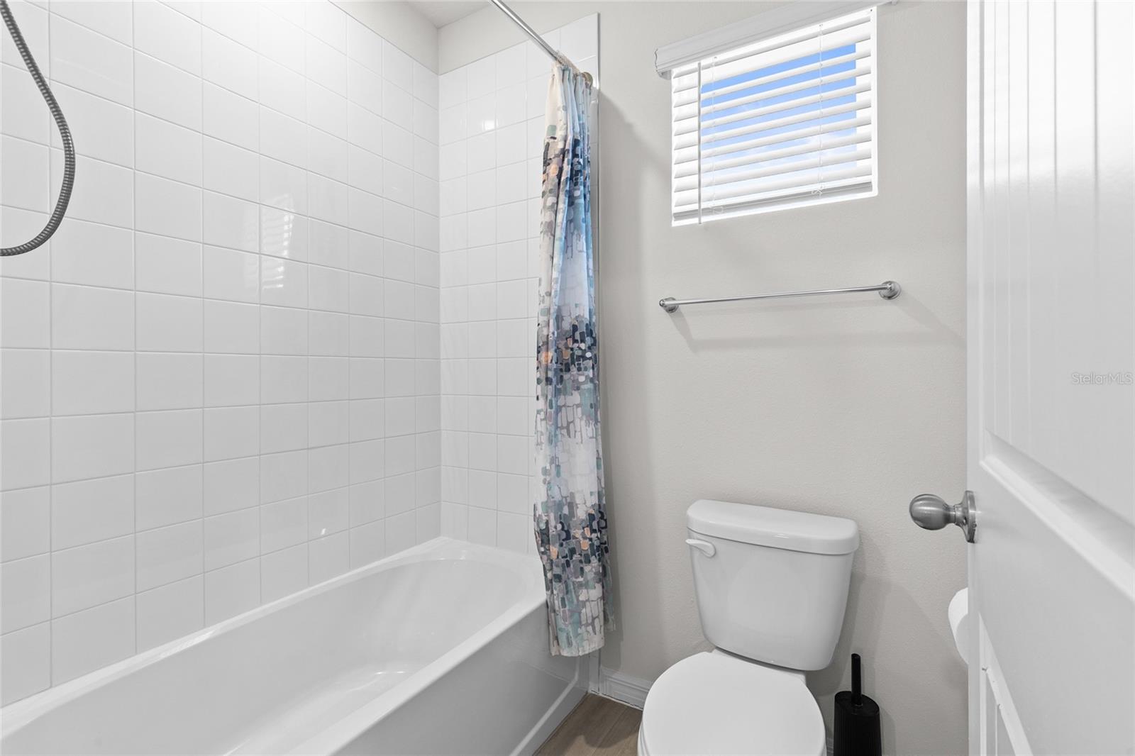 VICTORIA OAKS PH D - Residential